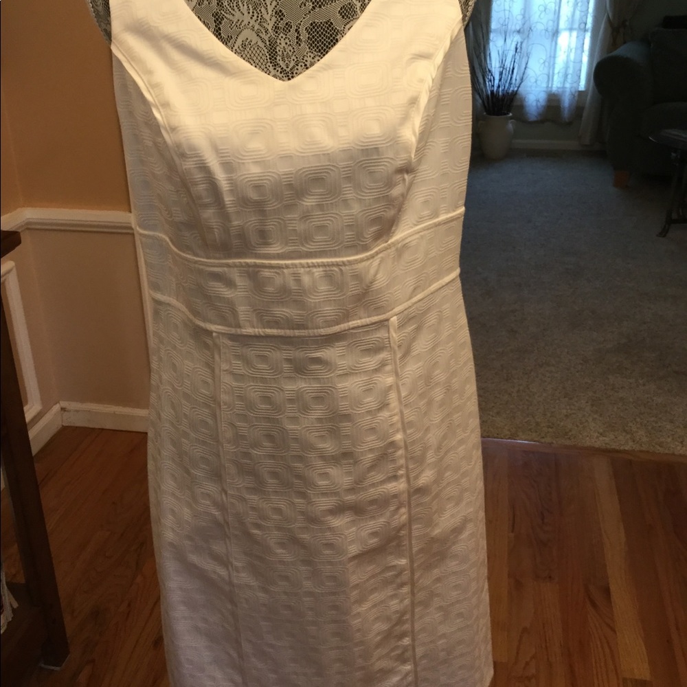NWOT WHITE FLATTERING SUMMER DRESS